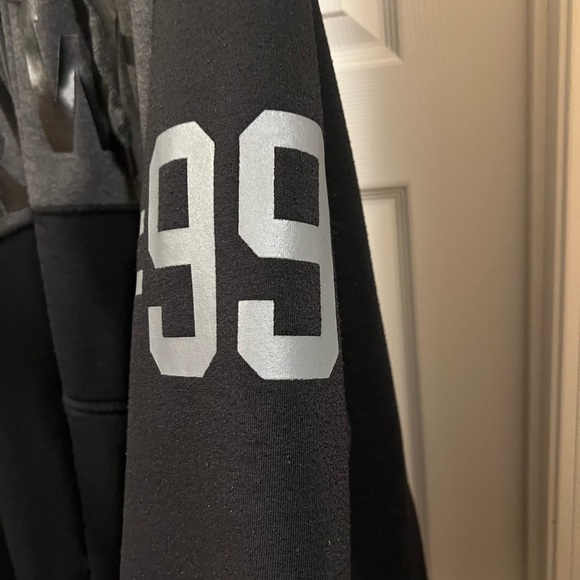 4xl black and gray jacket - Picture 4 of 5